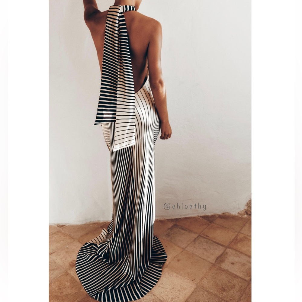 off the shoulder floor length dress Dahla Blue Maxi - US 16 RAILSEMPLOYEE Size:12WS Provides a detailed Beach Wedding Lulus Wedding
